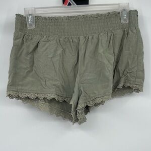Hollister green khaki lightweight lace trim shorts